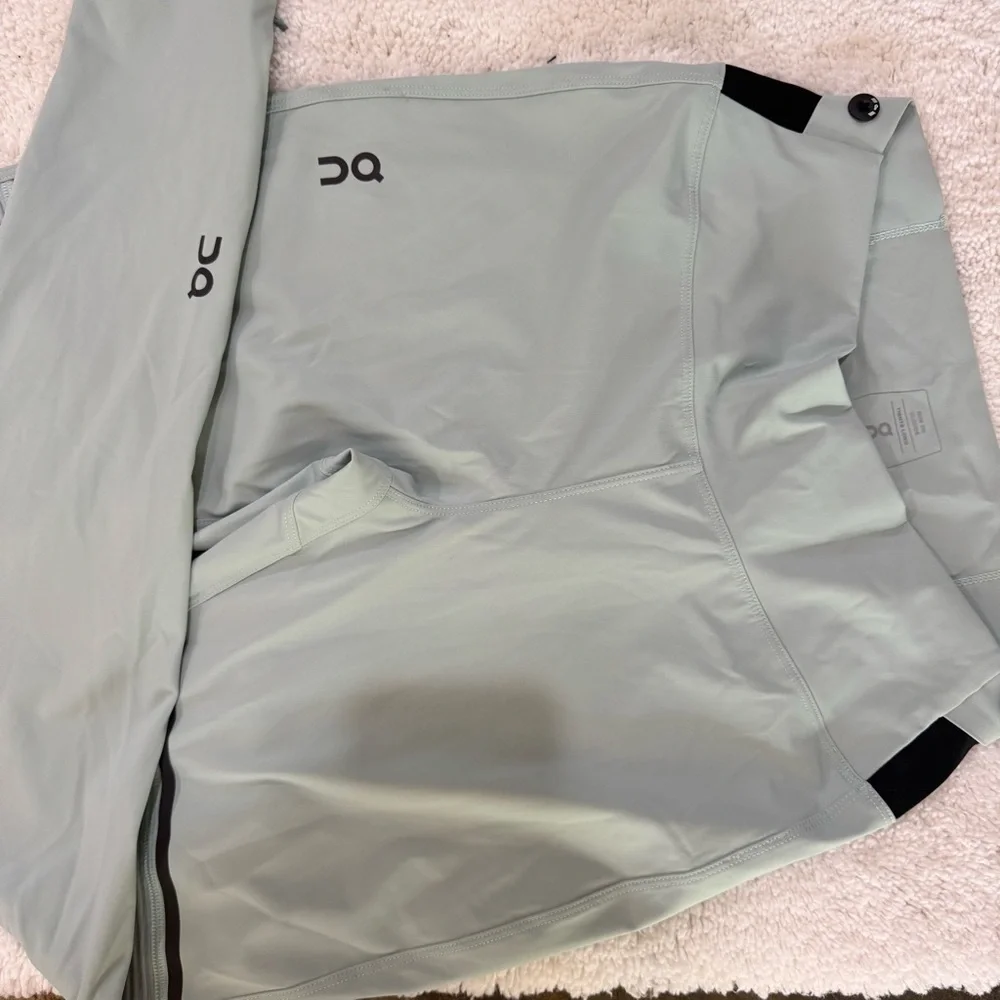 Run On Clouds Light Green Tights/long Small Excellent condition - Picture 2 of 5